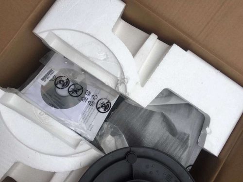 专业纯平显示器全新17寸联想crt