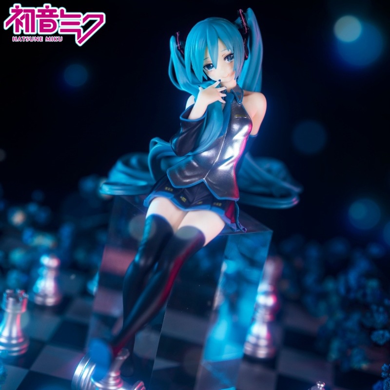 初音未来手办黑星红白Ver压泡面