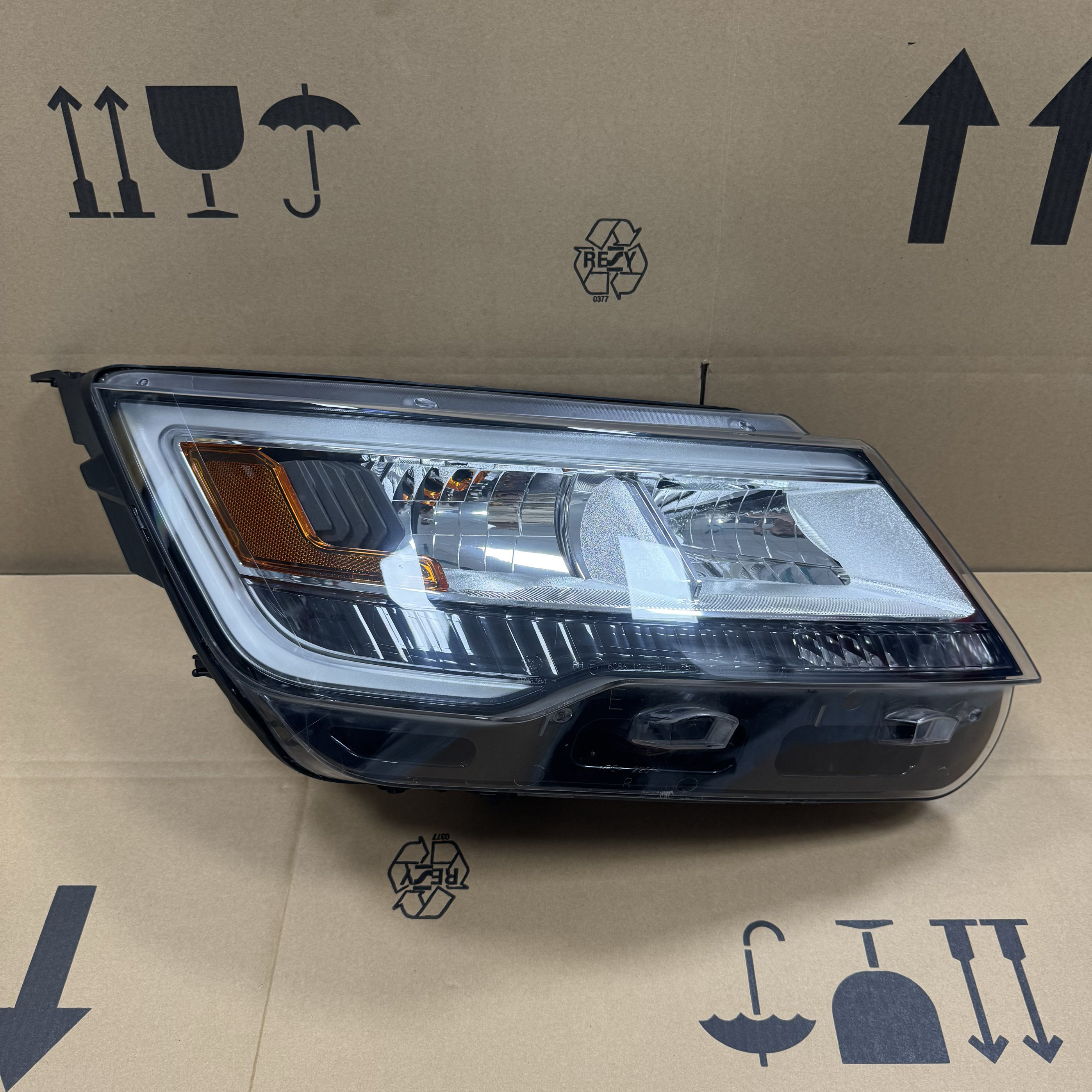 适用福特探险者高配LED大灯总大灯总成