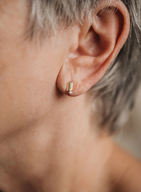 极简小巧” s925纯银通勤百搭mini拱形几何设计感养耳洞耳钉耳饰