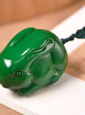 绿色木头雕刻兔子吊坠红木实木十二生肖木质木兔子吉祥物木制挂件