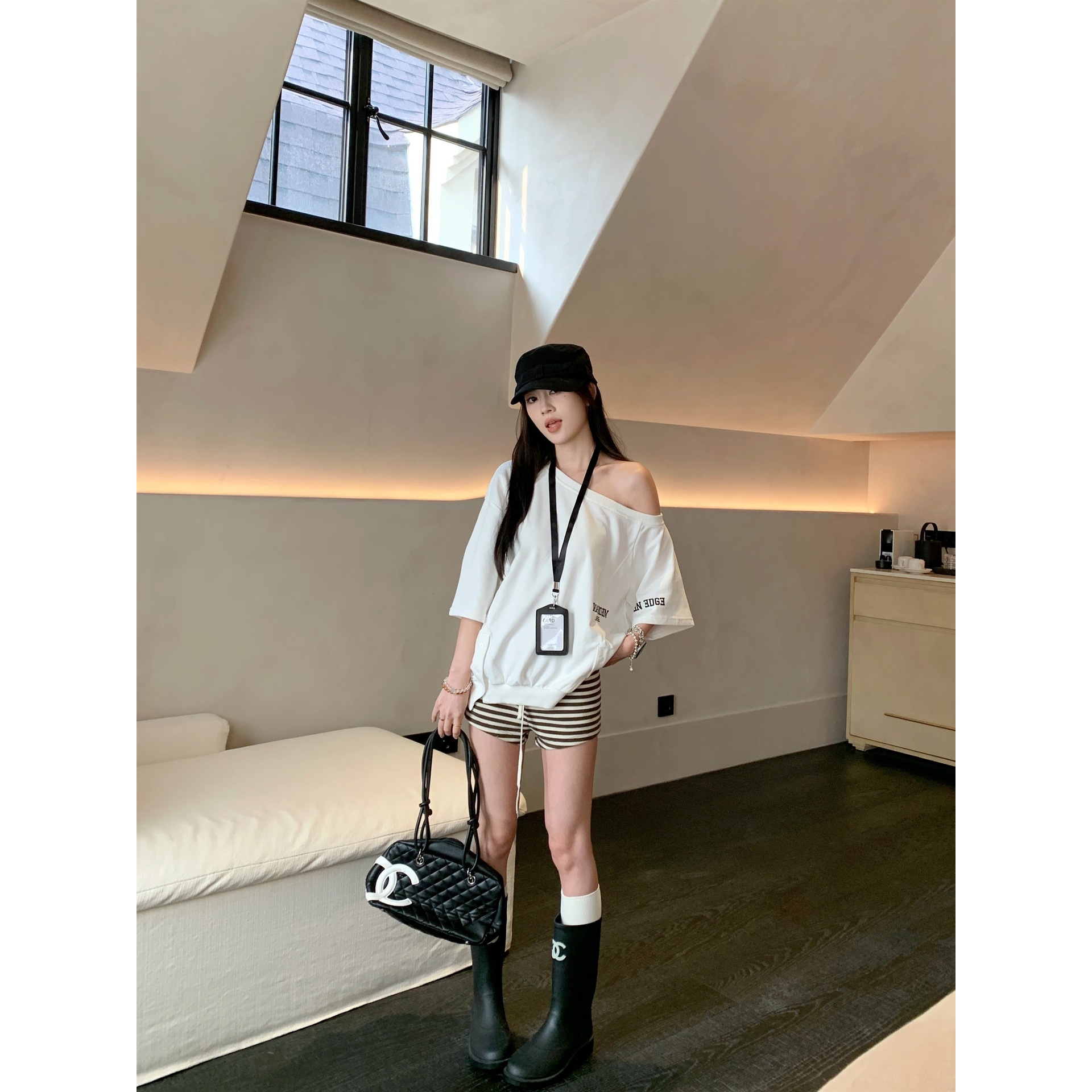 2025夏季韩系斜肩字母印花短袖T恤女新款辣妹小众设计感宽松上衣