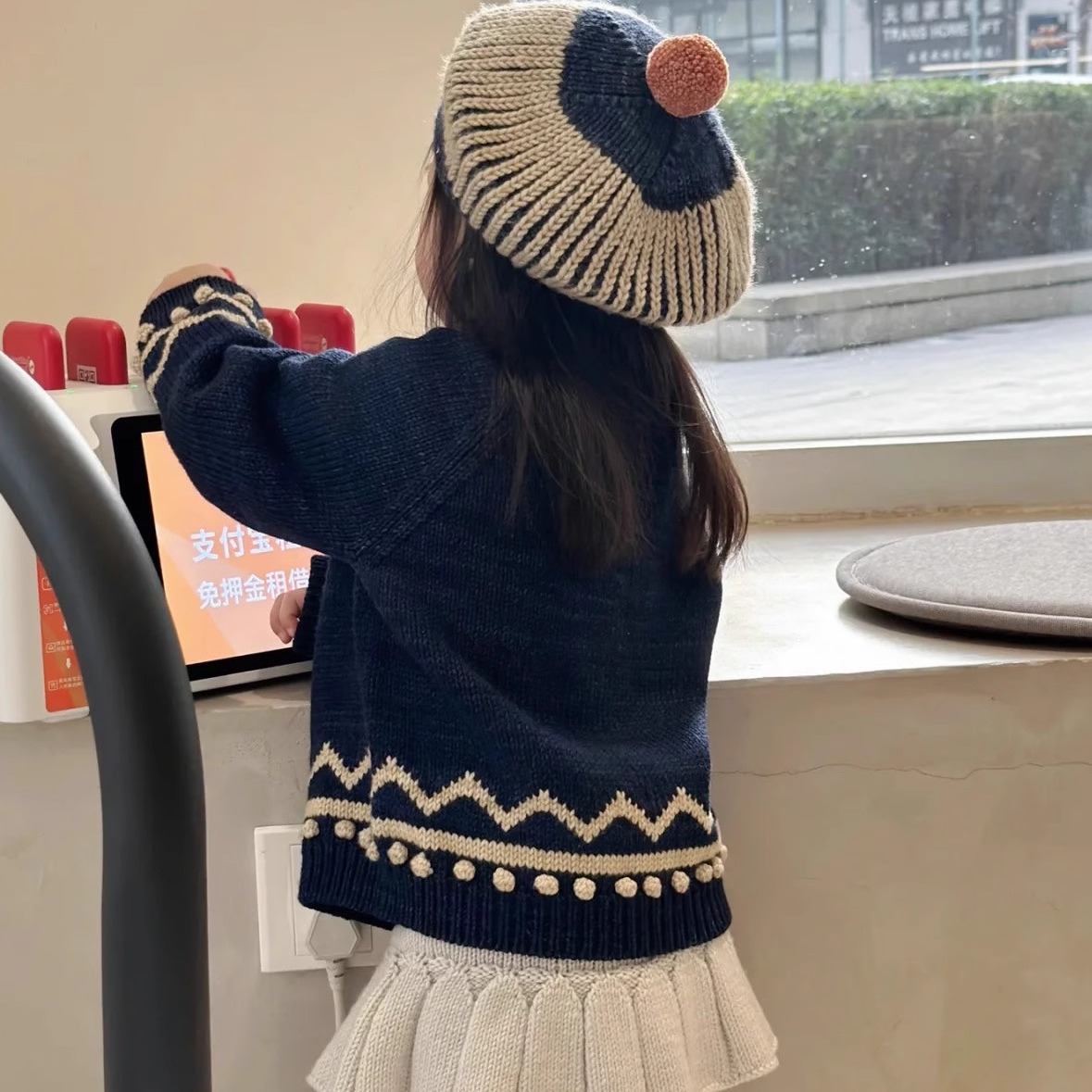 女童秋冬纯棉手工球翻领毛衣