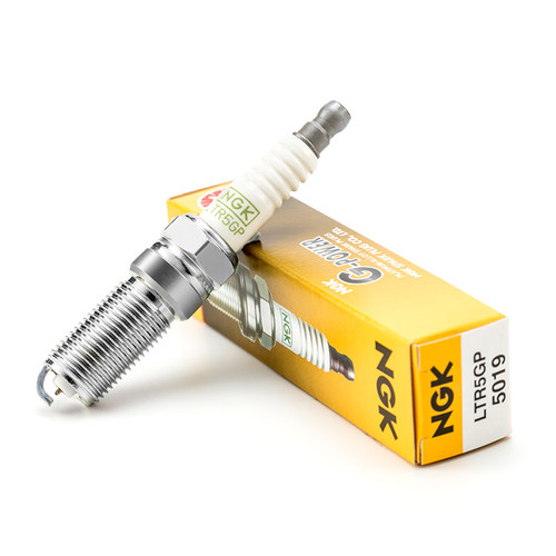 ngk铂金适用睿翼b70新君威火花塞
