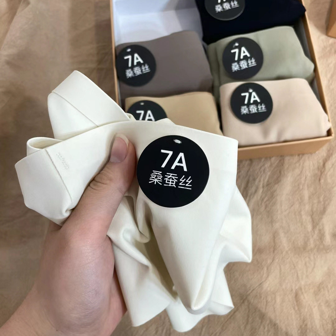 新款奶皮无痕冰丝纯棉裆7A抗菌女士少女生裆隐形三角裤头中腰内裤
