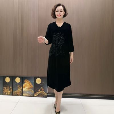 丝绒连衣裙秋冬新款高档气质中老年妈妈钻钉珠遮肉显瘦大码长裙