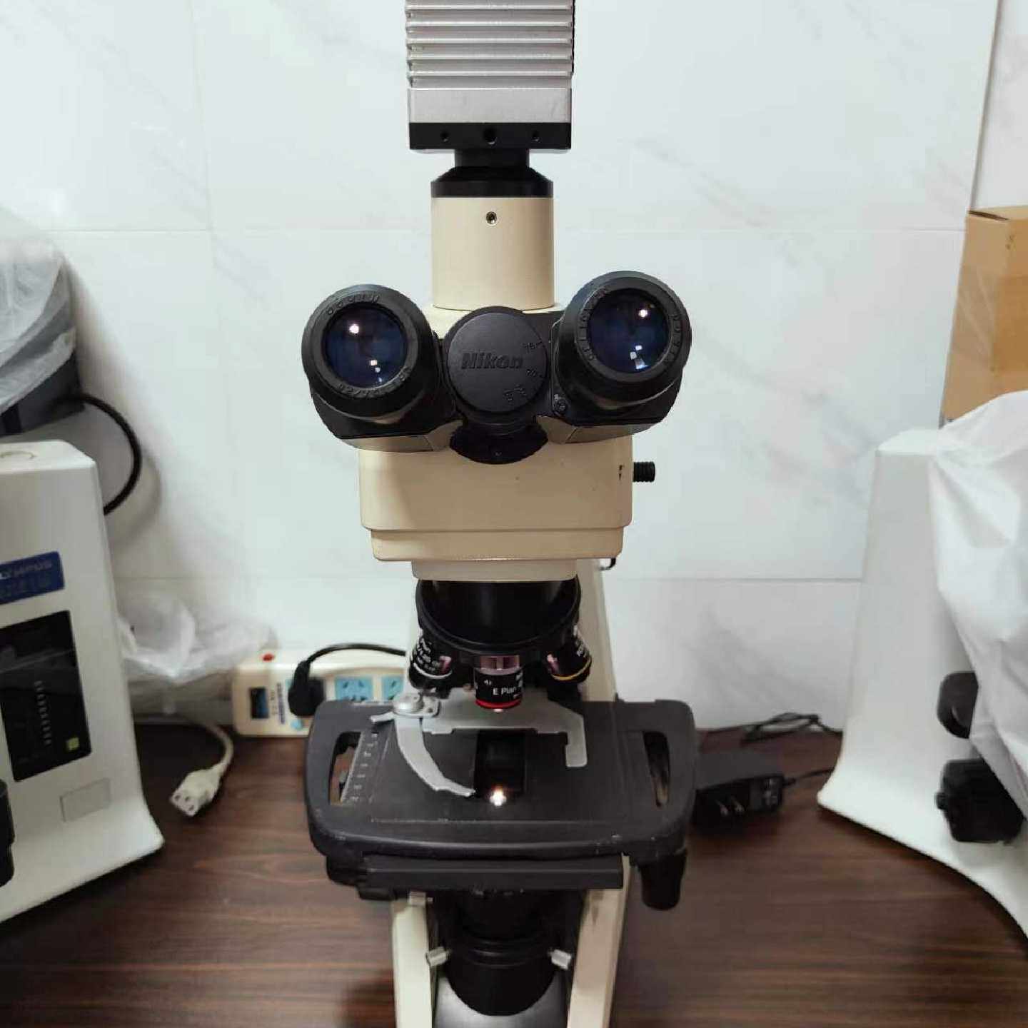 尼康E200三目显微镜,相机赠送,成色如图,价格实惠,有意可议价