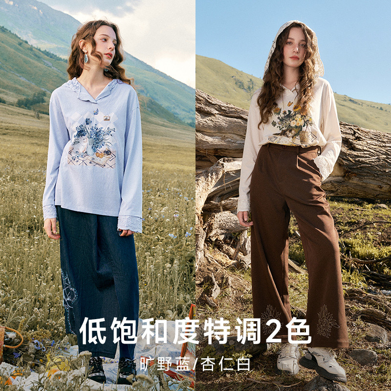 两三事拥有美帽蕾丝拼接印花连帽t恤