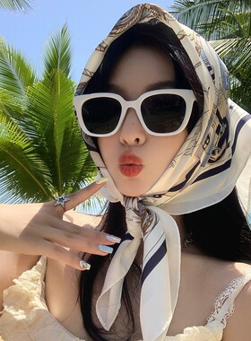 法式高级感小方巾女夏季秋系脖头巾沙滩海边拍照防晒丝巾发带抹胸