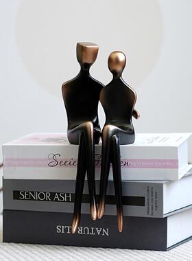 创意抽象情侣人物艺术雕塑欧式家居书房柜边树脂工艺品坐桌边摆件