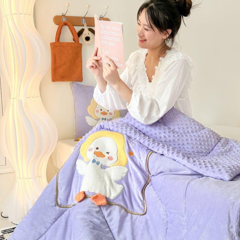 豆豆绒立体贴布绣抱枕被子两用办公室盖毯靠枕午睡折叠被子二合一