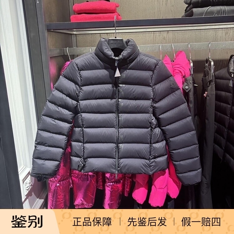 Moncler黑标哑光面短款羽绒服
