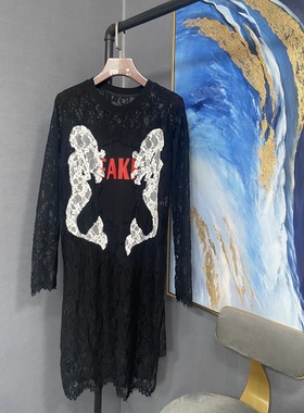 M黑色前拼白色蕾丝红字母侧开叉有吊带连衣裙MA174DRS204