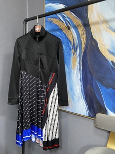 M黑色拉链款 下拼字母图案运动连衣裙MAI4DRS032