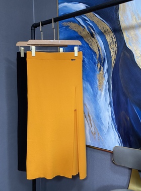 M黑橙色两色前侧开气竖条纹理针织半身长裙MBO2SKT003