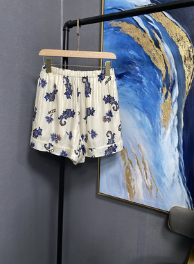 M乳白色蓝色花朵字母图案夏款短裤MBO2SOT015