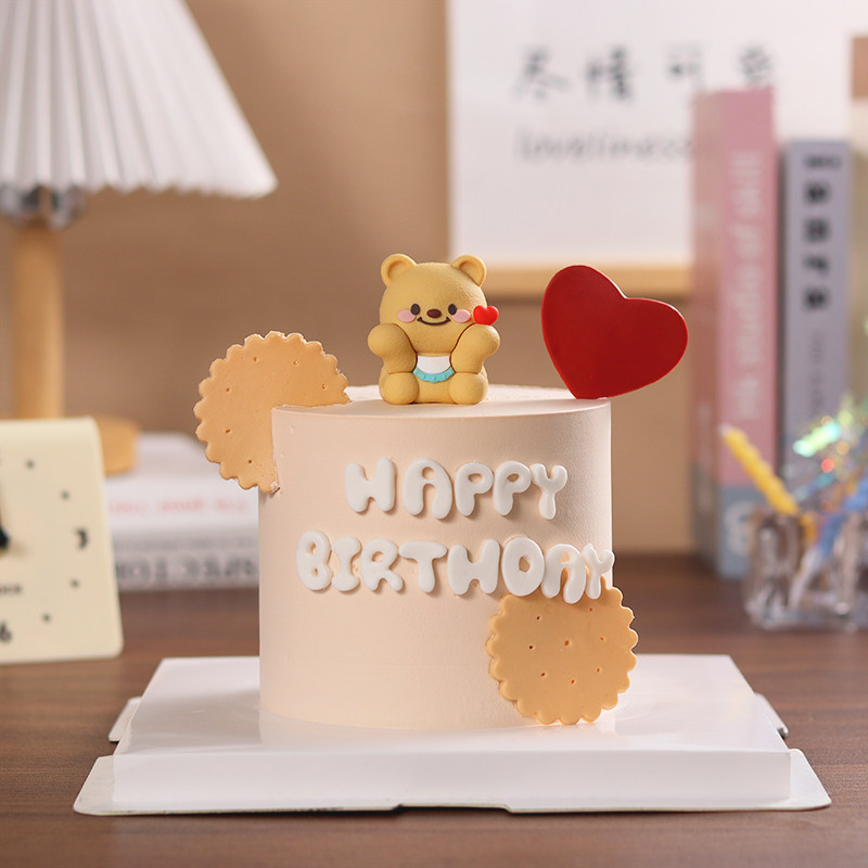 可爱围兜熊宝宝生日蛋糕装饰