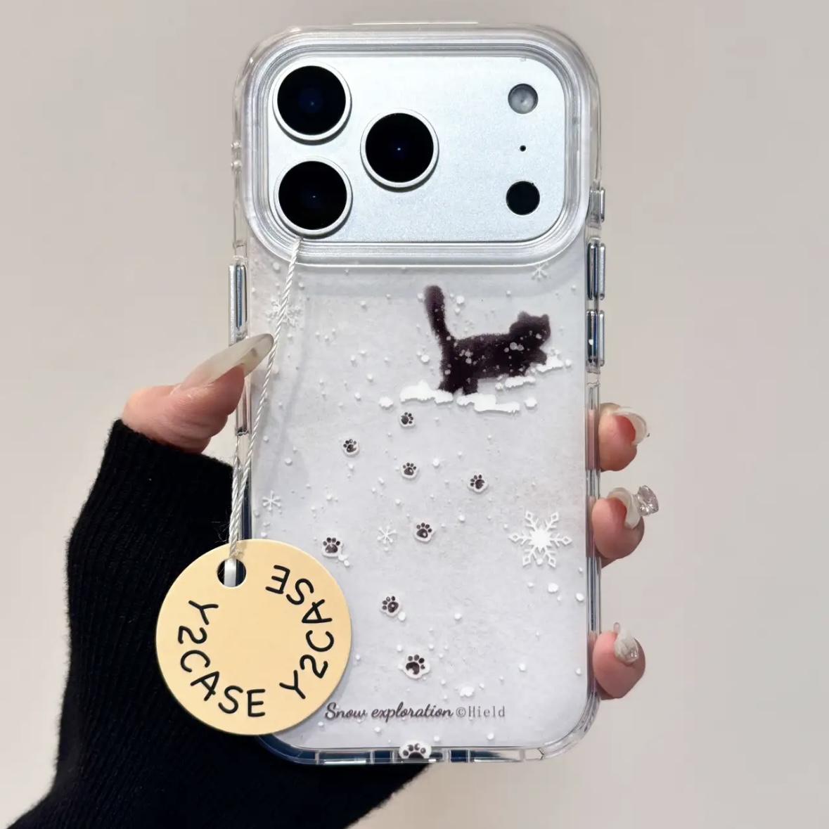 冬日雪地小黑猫圆边双层适用苹果17promax手机壳iPhone16新款保护套15 /14/13全包硅胶防摔日韩