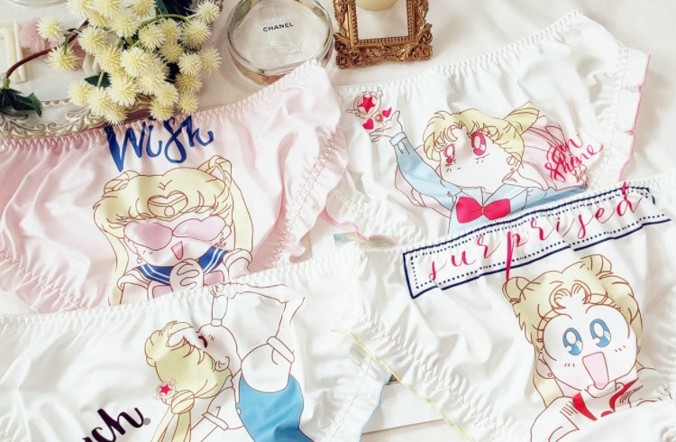 2022新款美少女战士少女内裤牛奶丝动漫甜美柔软中低腰三角裤棉裆