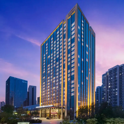 【住】 青岛康大豪生大酒店高级房/精选大/双床房1-2晚 【食】双人自助早餐 【享】嗨森游乐场体验/欢迎水果/双人自助晚餐/双人日料套餐二选一