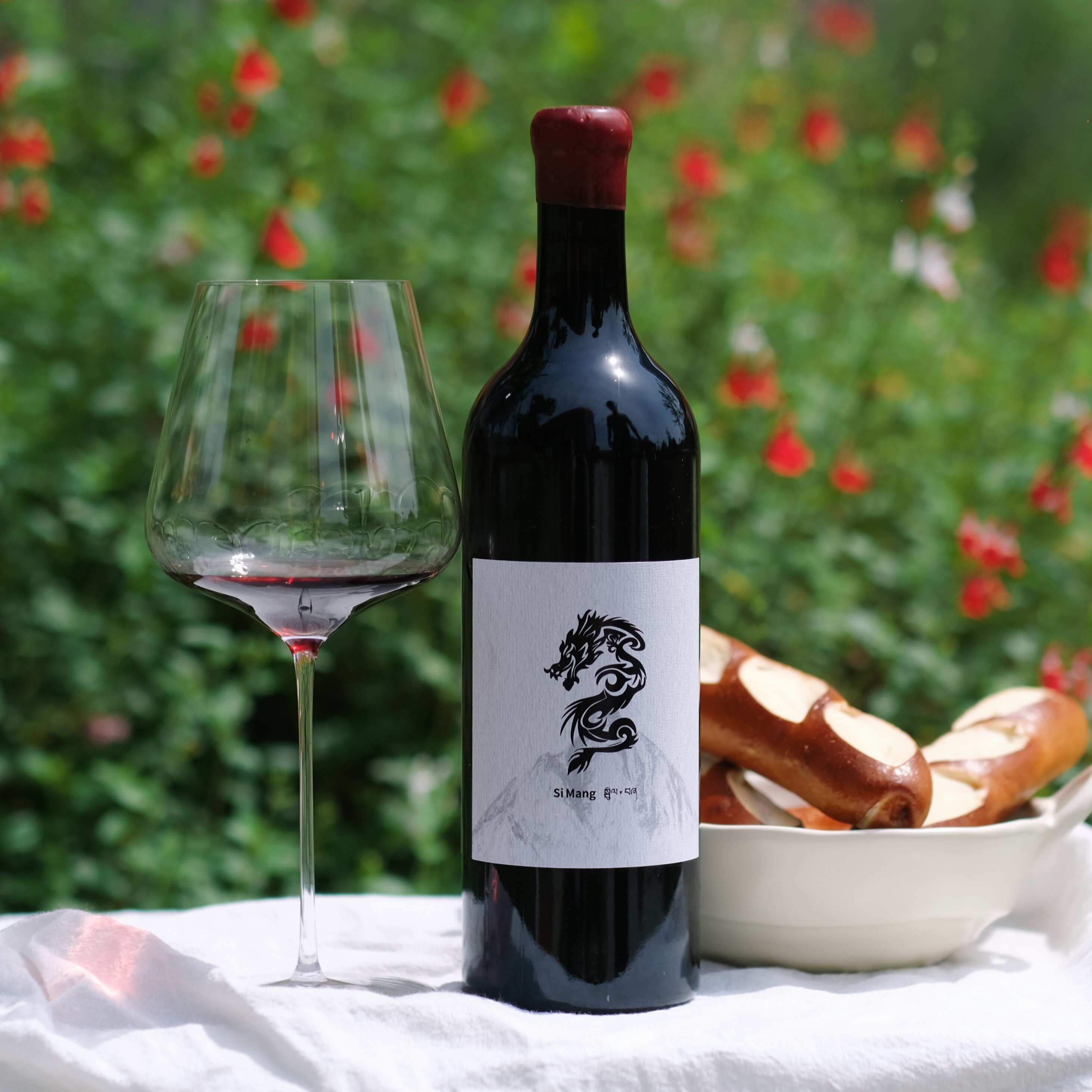 梅里雪山的风土奥义！12个月橡木桶陈年 层次顶满 四蟒干红葡萄酒