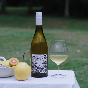 德国稀世酒庄林间小道混酿干白葡萄酒 香气填满 被凤梨和蜜瓜