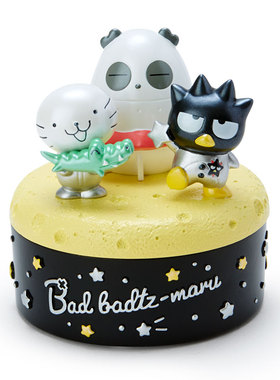 日本Sanrio正品Badtz Maru酷企鵝XO 樹脂迷你飾盒桌面擺設(宇宙)