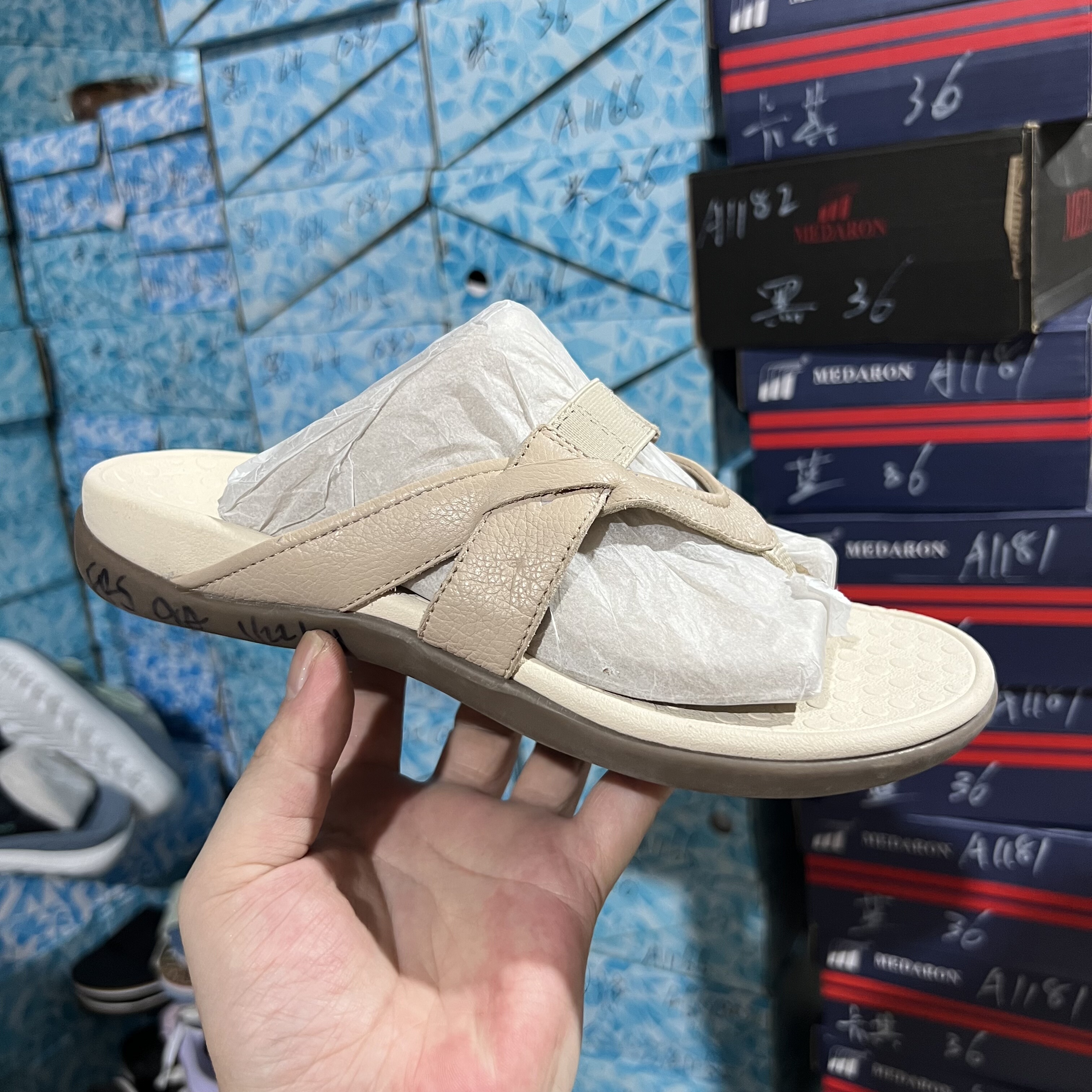 出美单厚底减震恢复人字拖真皮百搭足弓支撑外穿耐磨防滑夹趾拖鞋