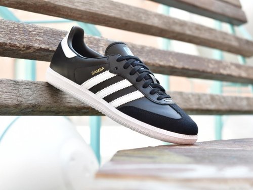 阿迪达斯低帮耐磨休闲运动板鞋