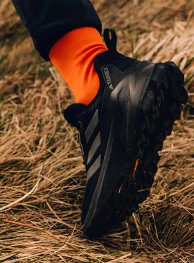 Adidas阿迪达斯耐磨运动休闲跑鞋