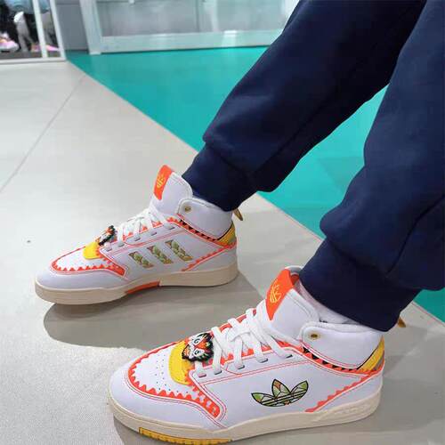 阿迪达斯新春款龙年儿童高帮鞋
