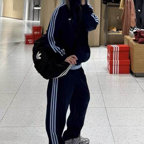 Adidas阿迪达斯女款立领运动外套
