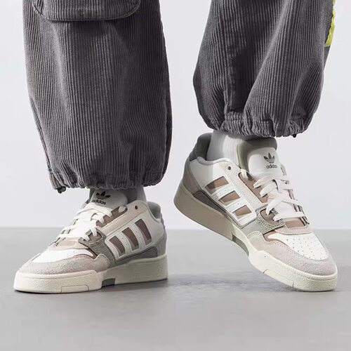 Adidas男女款时尚舒适休闲板鞋