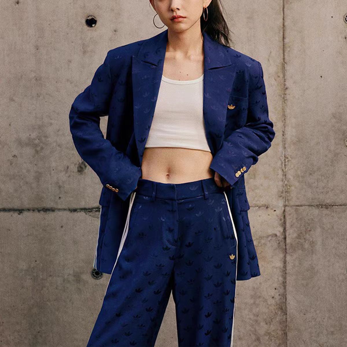 Adidas三叶草女子休闲小西装夹克