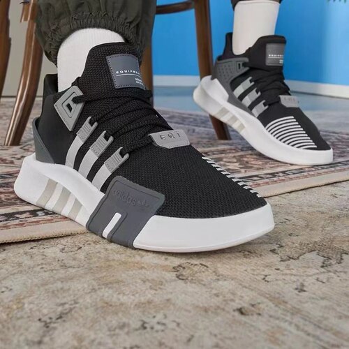 Adidas阿迪达斯男女款休闲鞋