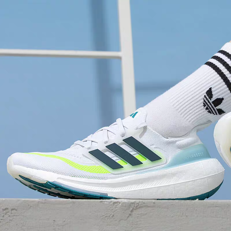 Adidas阿迪达斯男女款跑步鞋
