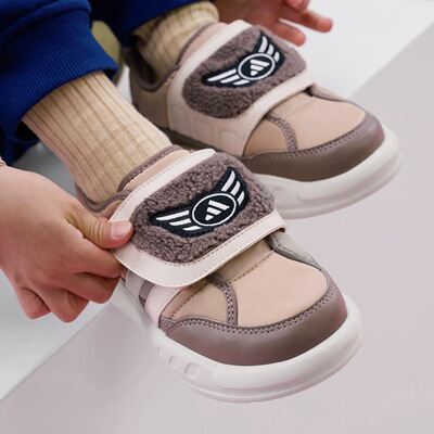 Adidas阿迪达斯PUFFY SKIPPER C儿童秋冬款低帮耐磨休闲鞋KJ3898