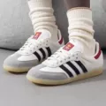 JR8083