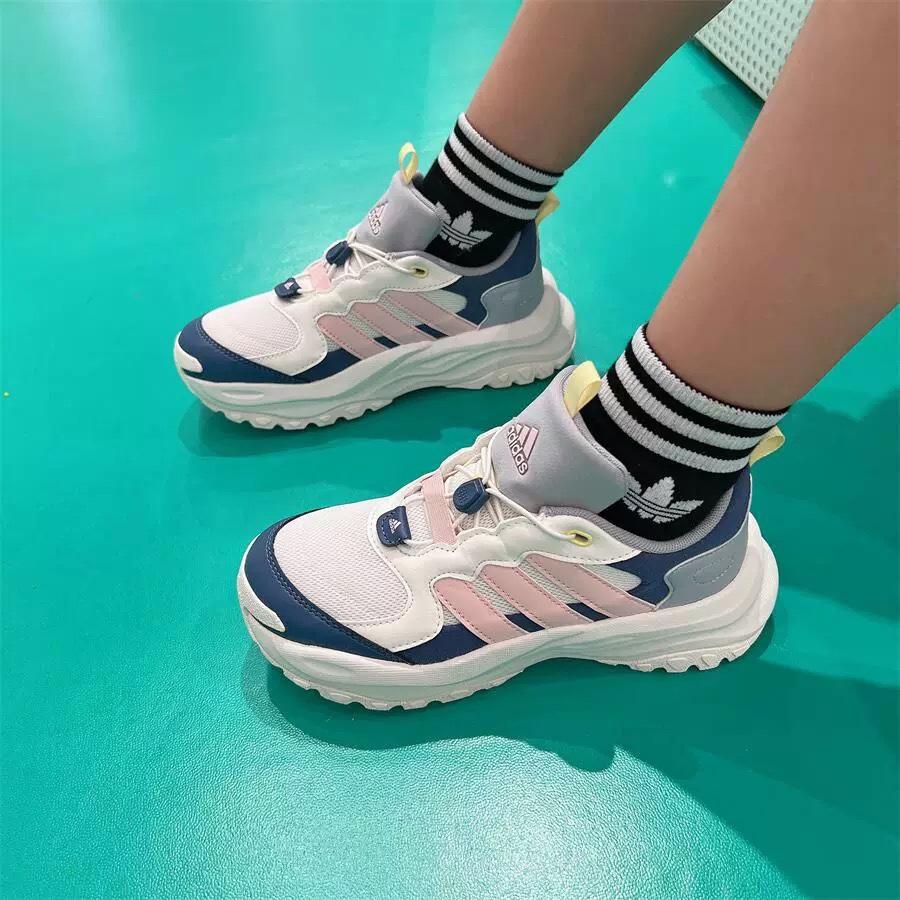 阿迪达斯青少年跑步鞋