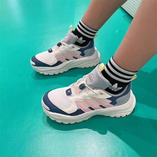 阿迪达斯青少年跑步鞋