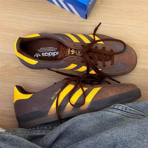 Adidas阿迪达斯三叶草休闲板鞋