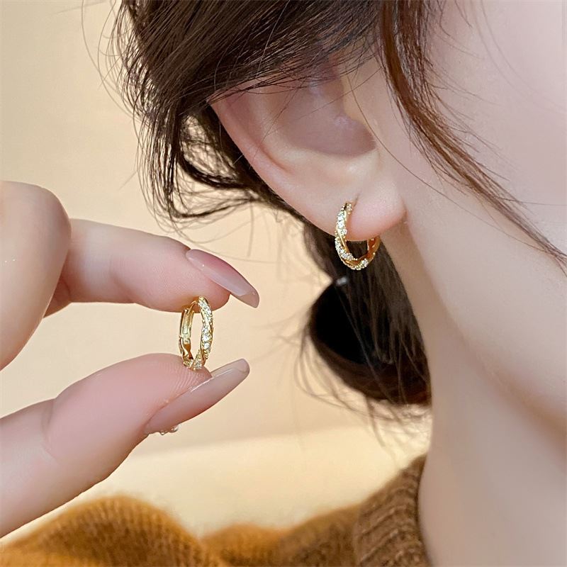 气质轻奢排钻耳圈小巧耳扣女冷淡风ins耳骨耳钉高级感防过敏耳饰