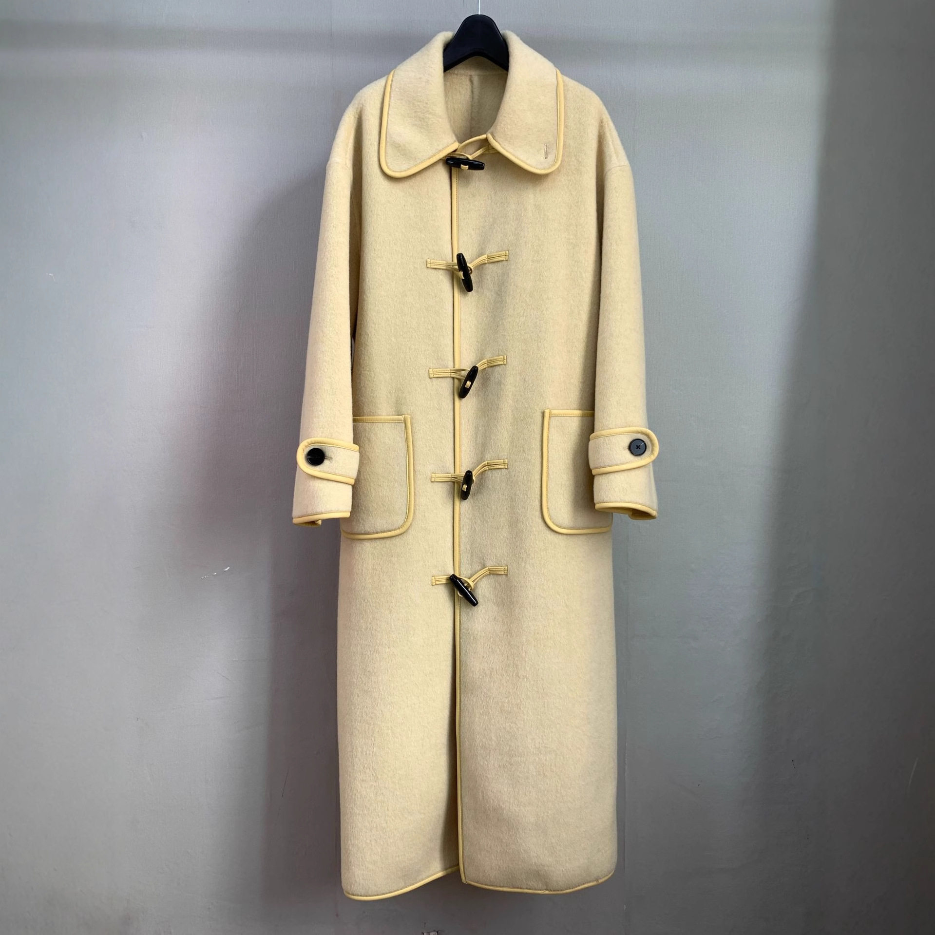 现货高品质牦牛绒长款牛角扣款羊皮边宽松休闲双面羊毛呢外套大衣