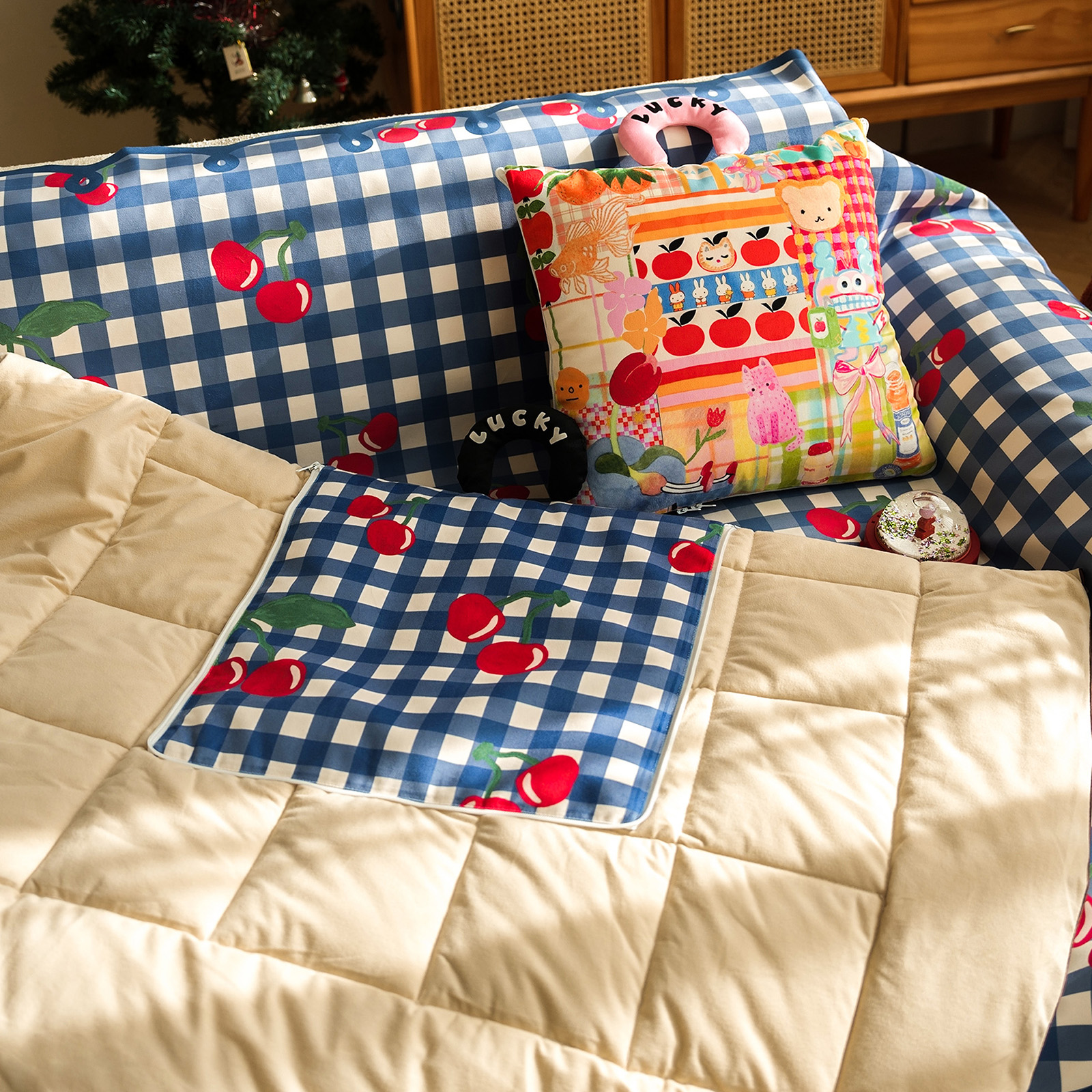 ins风拼布格子时尚手拎抱枕被沙发盖毯二合一多功能车载抱枕