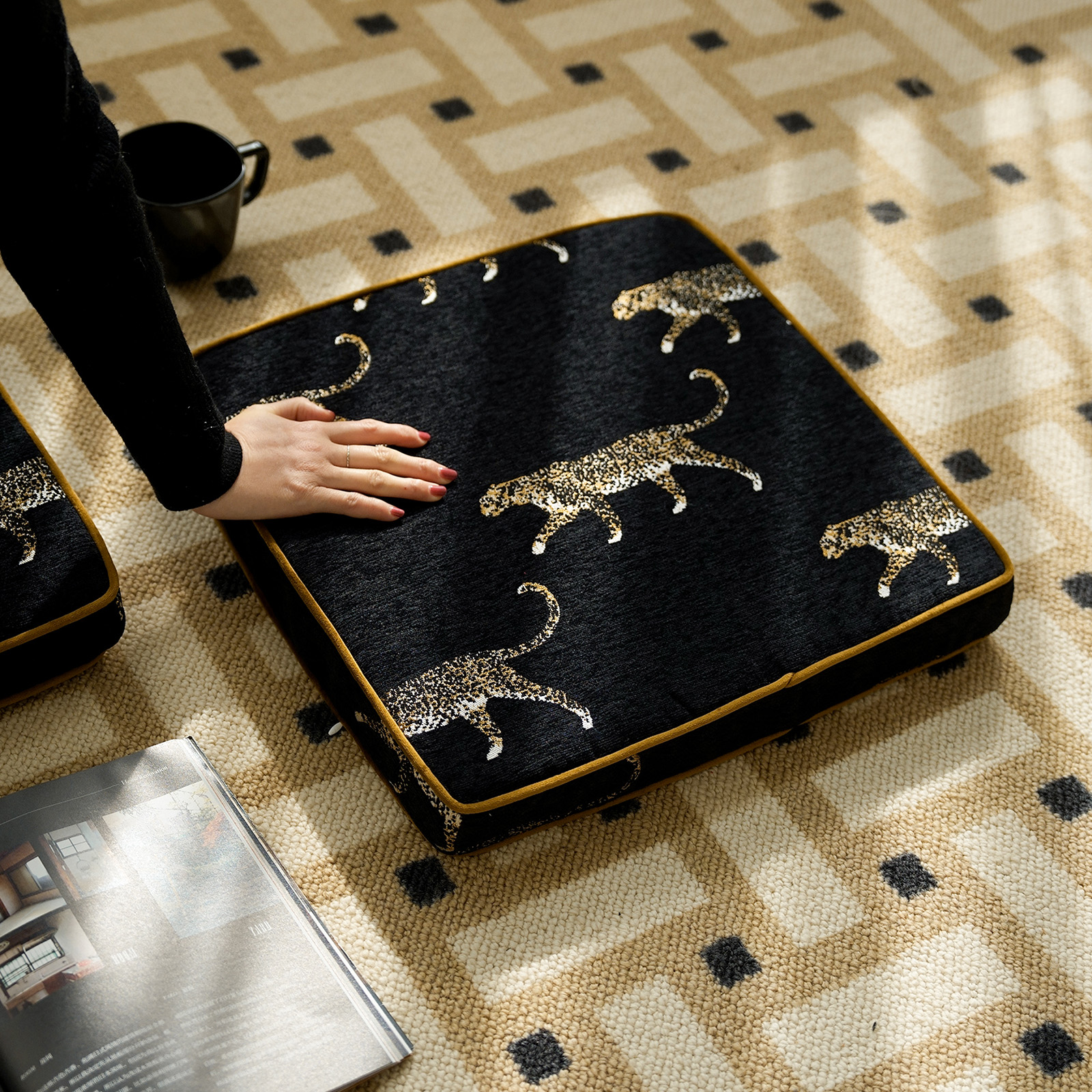 黑底金豹客厅坐地上蒲团软坐垫榻榻米看书卡通椅垫可拆洗