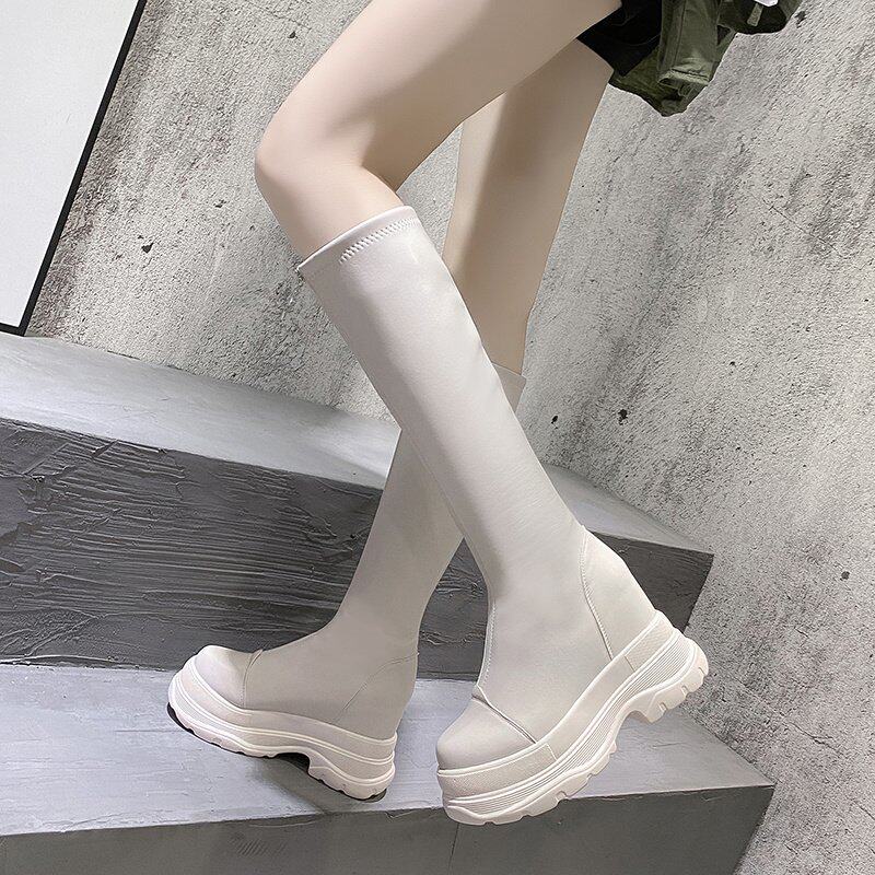 내부 높이가 10CM인 여성용 키 10CM 부츠 2024 새로운 겨울 두꺼운 밑창은 무릎 높이 이하이며 작은 사람들을 위한 벨벳 굴뚝 부츠