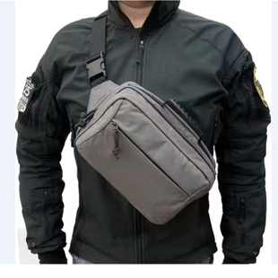 新品日久星隐战术胸包磁吸快反收纳枪包多功能分区休闲斜跨单肩包