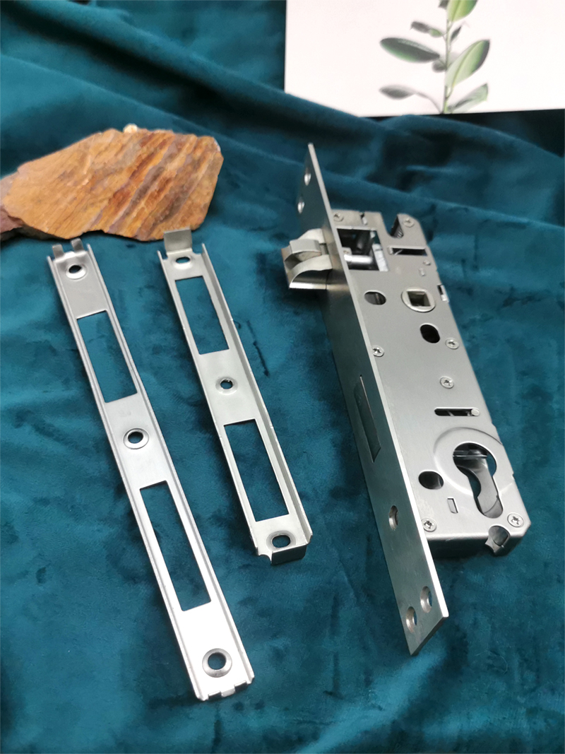 森宝珈85锁体断桥铝扣板扣盒