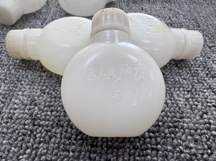 60年代老式塑料小油壶空瓶摆件收藏品怀旧老物件56半莫辛纳甘sks