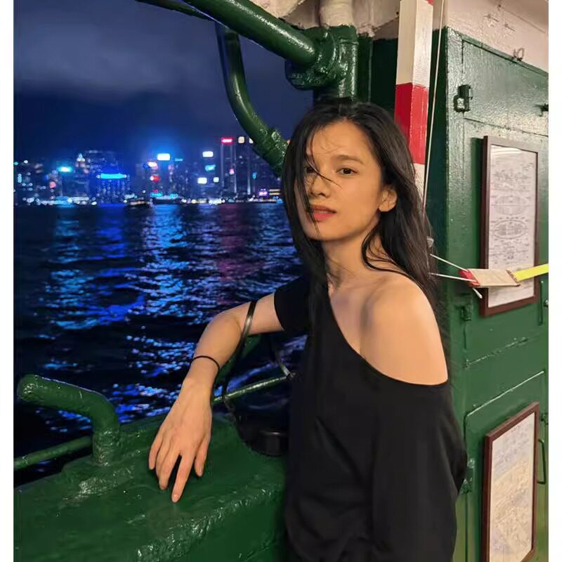 张婧仪明星同款斜肩短袖t女露肩恤夏纯欲辣妹宽松黑色一字肩上衣t